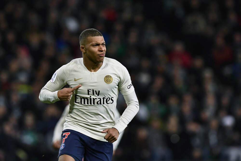 5秒钟快速回答3个金球奖得主😎安东尼：梅西、C罗、莫德里奇